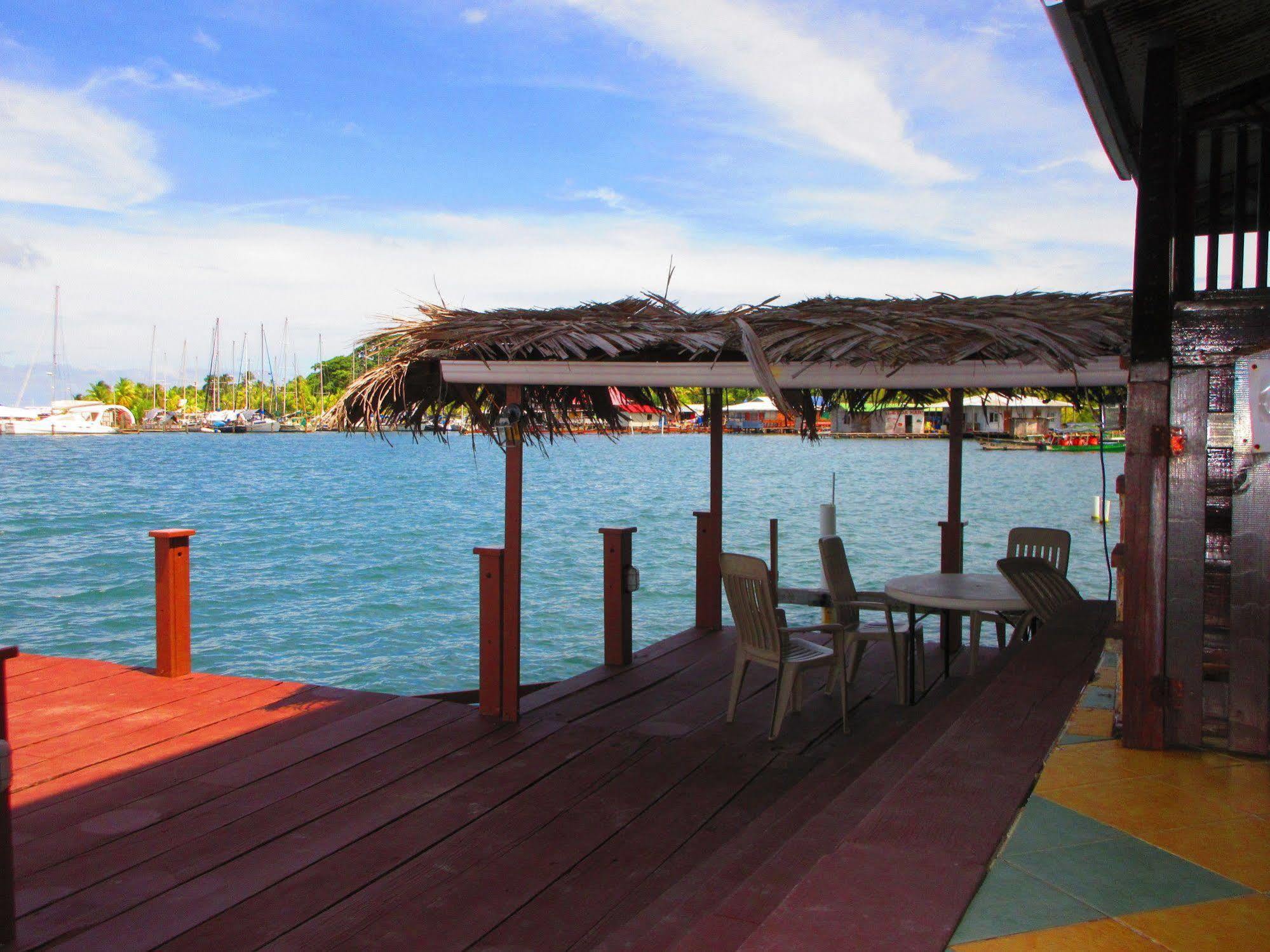 Los Balcones Over The Sea Hotel Bocas del Toro Exterior photo