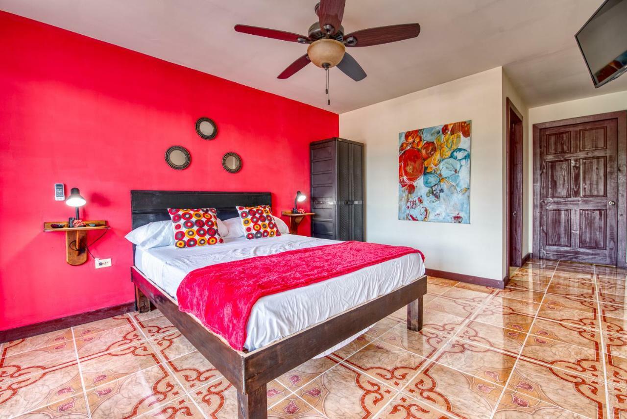 Los Balcones Over The Sea Hotel Bocas del Toro Exterior photo